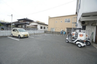 【駐車場】