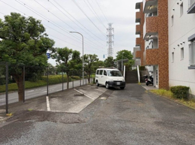 【駐車場】 | メゾン池田 | いつでも目の届く敷地内に駐車場があります♪お車をお持ちのファミリーさんにオススメです☆