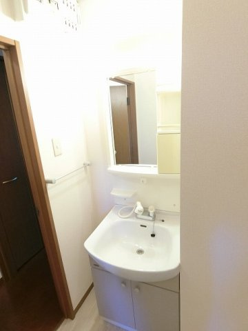 町田タウンハウスBの独立洗面台