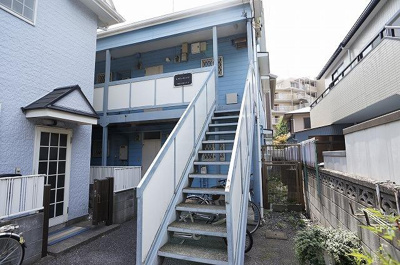 【外観】 | レオパールハイツ | 奥まった立地ですが、その分静かで落ち着ける空間です。