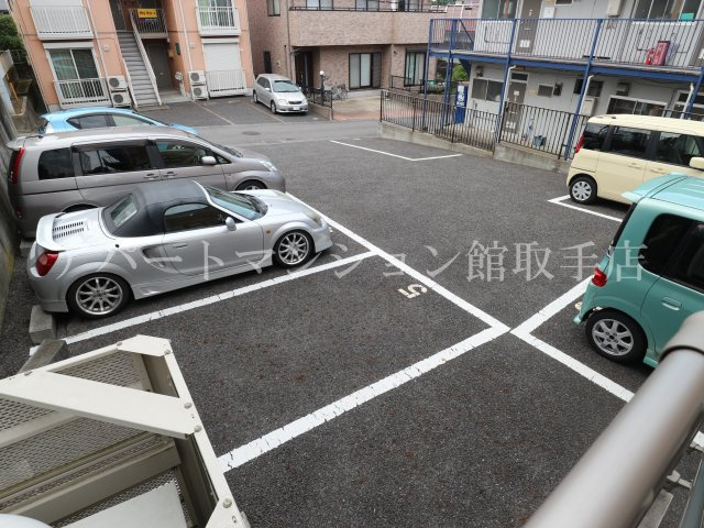 ロイヤルパーク・ハクサンの駐車場