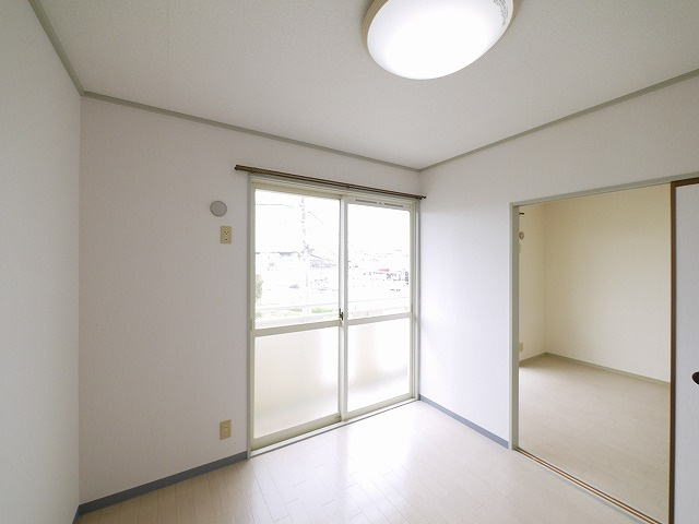 レジデンス西ノ京Aの洋室|個人の部屋や寝室として使える洋室です