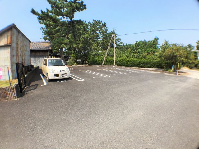 グロリアス　レジェンドの駐車場