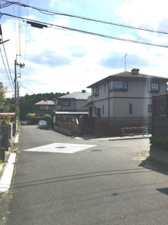 【前面道路含む現地写真】 | 外観 東側6m道路（北側から）