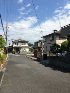 【前面道路含む現地写真】 | 外観 北側6ｍ道路（西側から）