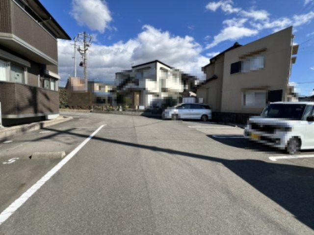 ラ・ルーチェ坂口の駐車場