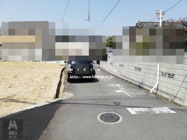 箕面市半町1丁目　土地の前面道路含む現地写真