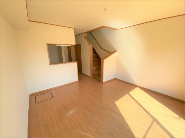 シャレーコーセイ壱番館の居間・リビング
