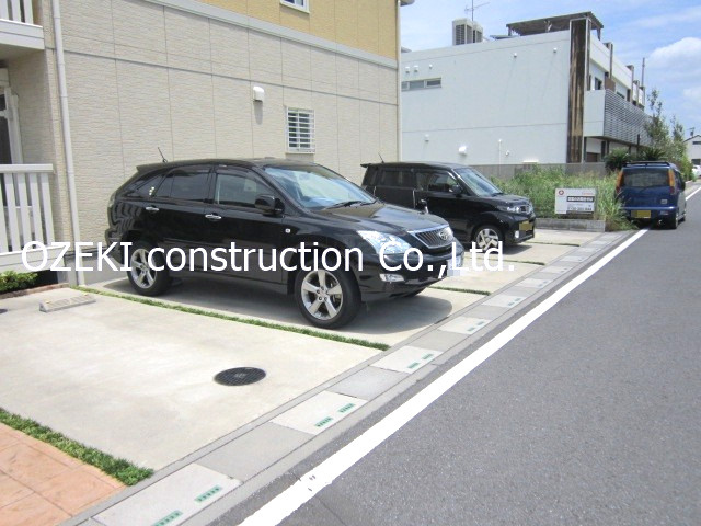 ノクターンの駐車場