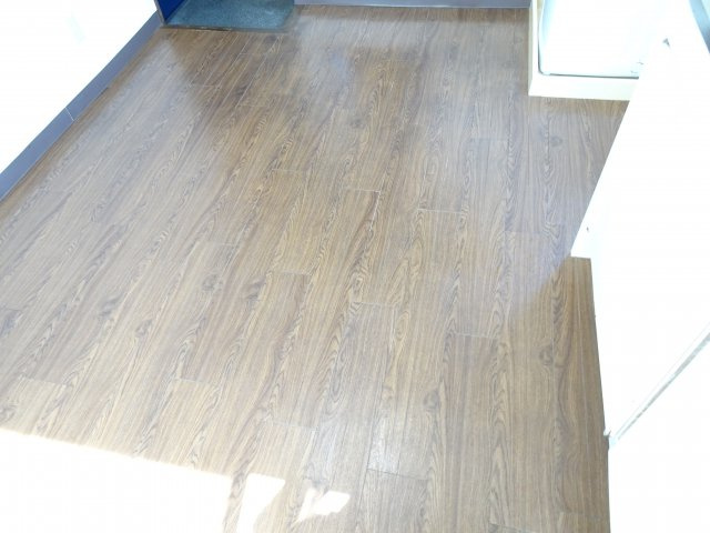 ピーコックビルの洋室