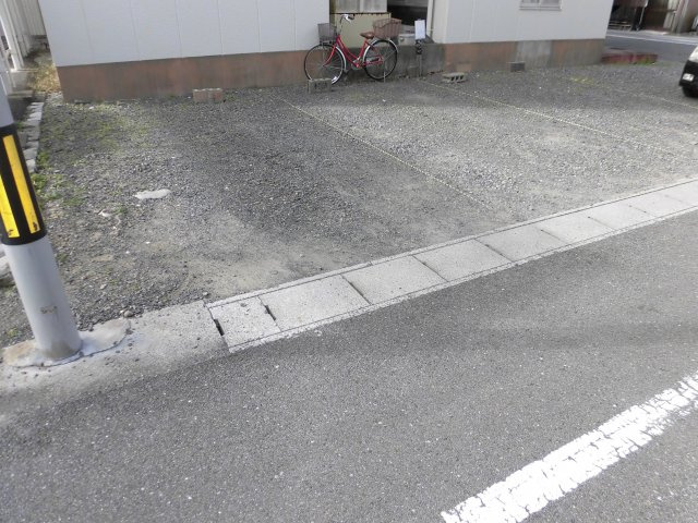 ピーコックビルの駐車場