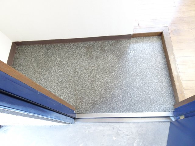 ピーコックビルの玄関