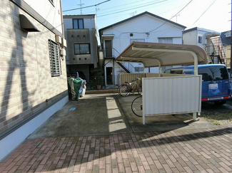 【その他共用部分】 | 屋根付きの駐輪場で雨が降っても大切な自転車が濡れなくてすみますね♪駅まで自転車もおすすめです！