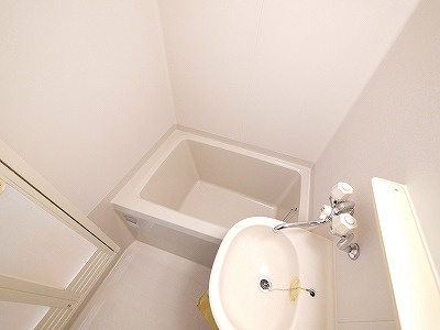 グレースヴィラ河合の浴室|コンパクトで使いやすいお風呂です