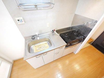 グレースヴィラ河合のキッチン|コンパクトなキッチンで掃除もラクラク