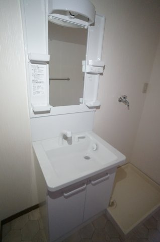 アメニティマンションⅢの洗面所|シャンプードレッサー取り換え済みです