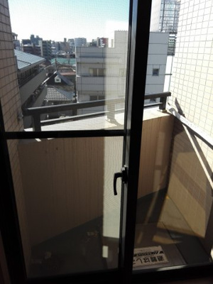 【展望】 | クリオ三鷹壱番館 | 洋室前小さいバルコニーとそこからの展望