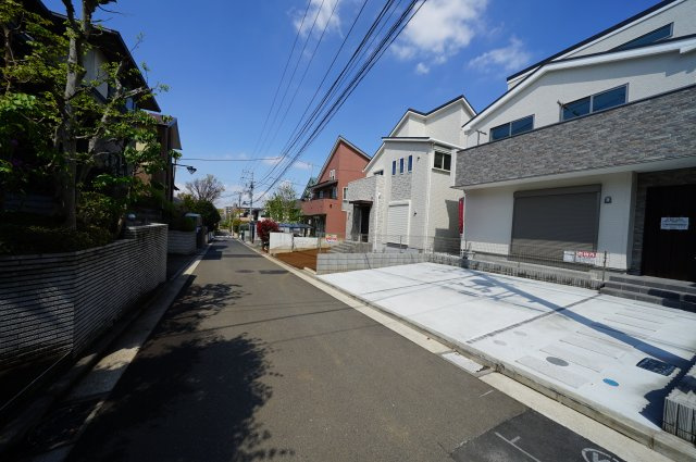 保土ヶ谷区常盤台 新築戸建【成約】の前面道路含む現地写真