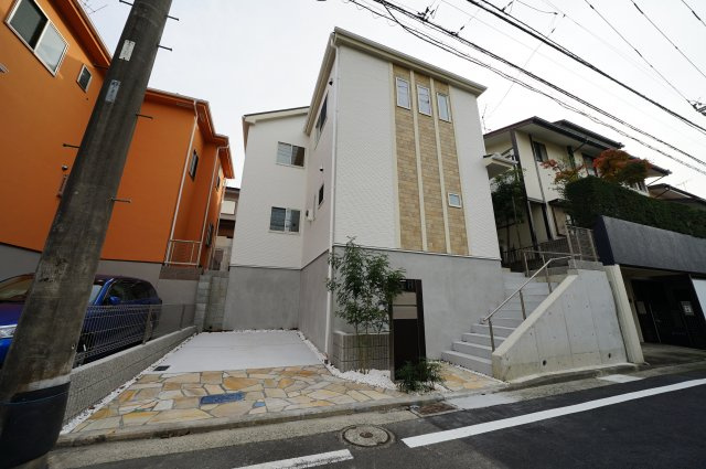 保土ヶ谷区境木本町　新築戸建ての外観