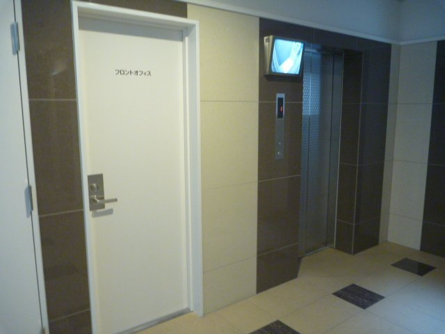 ファーストフィオーレ京橋パークフロント BRAVI不動産のロビー|【ファーストフィオーレ京橋パークフロント】毎日通るロビーはこのようになっています