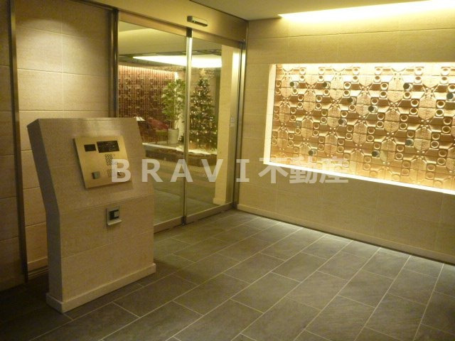 S-FORT大阪同心（エスフロントオオサカドウシン）　BRAVI不動産のエントランス|【S-FORT大阪同心】ゆとりのあるエントランスです