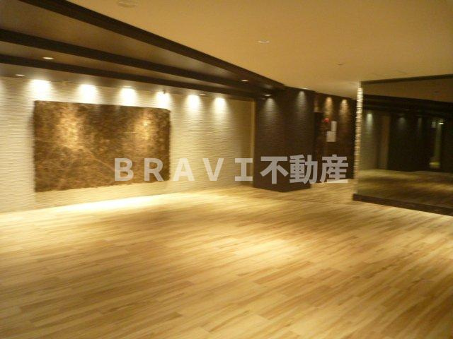 S-RESIDENCE都島(エスレジデンスミヤコジマ)　BRAVI不動産のロビー|【S-RESIDENCE都島】落ち着いたロビーです