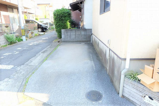 アフェットの駐車場