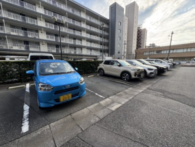 西船橋ハイム2号棟の駐車場