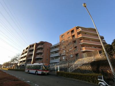 【外観】 | リブゼ横浜プレシャスコート | 横浜市営地下鉄グリーンライン「北山田」駅徒歩11分！横浜市営地下鉄ブルーライン・グリーンライン「センター北」駅バス13分「東山田一丁目」停1分！