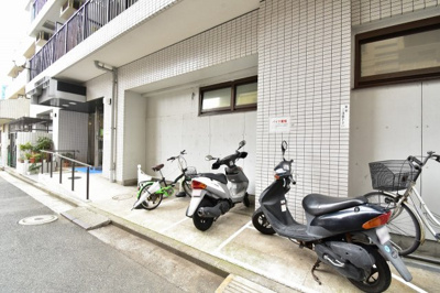 【その他共用部分】 | 横浜大通り公園ハイツ | バイク置場