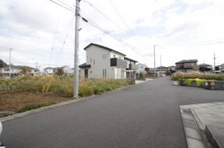 【前面道路含む現地写真】