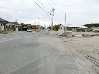 【前面道路含む現地写真】 | 団地への入り口