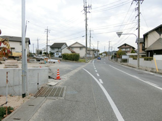 【前面道路含む現地写真】 | 団地への入り口