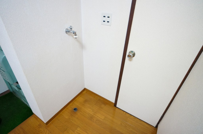 【設備】 | コーポラス辰巳 | 室内洗濯置場
