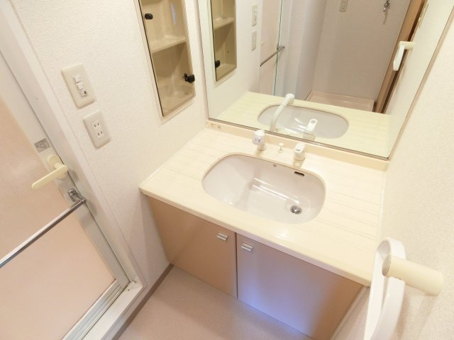 コート北野田カリヨンI番館の洗面所