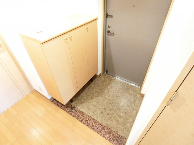 コート北野田カリヨンI番館の玄関