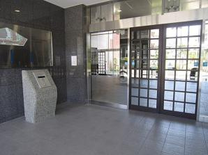 ジオパークスクエア池田A棟のエントランス