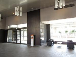 ジオパークスクエア池田A棟のロビー