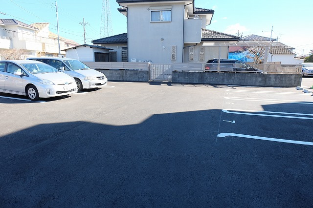 メゾン・ド・プリュネの駐車場