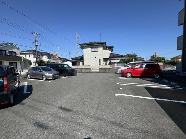 メゾンドプリュネの駐車場
