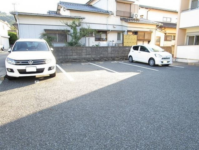 カーサ・レイデンの駐車場|駐車場に車を止められます