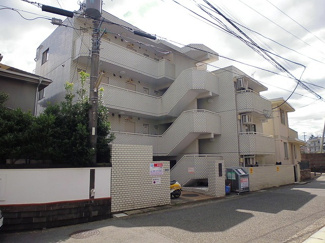【外観】 | 小田急線「読売ランド前」駅徒歩7分！「生田」駅も徒歩10分の好立地！鉄筋コンクリートの4階建てマンションです♪