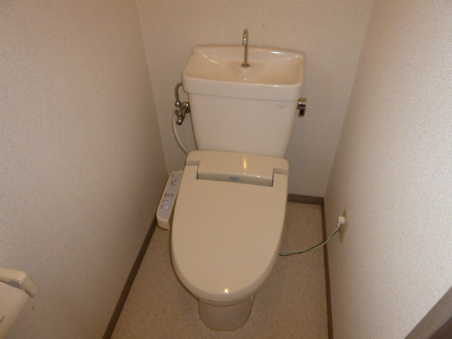 倉敷市北畝４丁目のアパートのトイレ|シャワー付きトイレ
