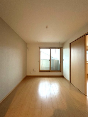 【洋室】 | ビルネフェルト | ※参考写真※西向き洋室6.1帖☆バルコニーに繋がるお部屋です！便利な室内物干し完備☆