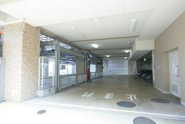 T O BLDG 1stの駐車場