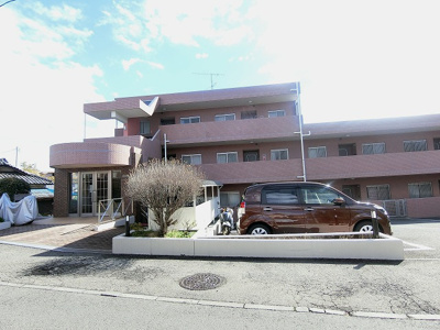 【外観】 | フルーレ神戸 | 東急田園都市線「宮崎台」駅まで徒歩圏内！小田急線「向ヶ丘遊園」駅にアクセス可能な最寄りバス停徒歩2分！コンビニが近くて便利な立地の3階建てマンションです☆