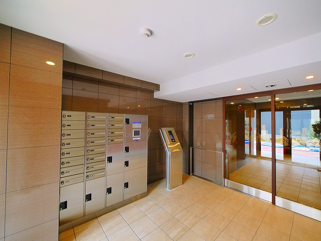 LA RIVIERE OKAMOTOⅡのエントランス