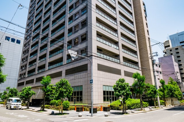 【周辺】 | 【周辺】マンション周辺の歩道も管理が行き届き、きれいに保たれています！