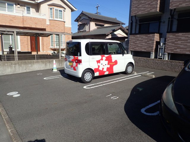 アネモスつつじが丘の駐車場