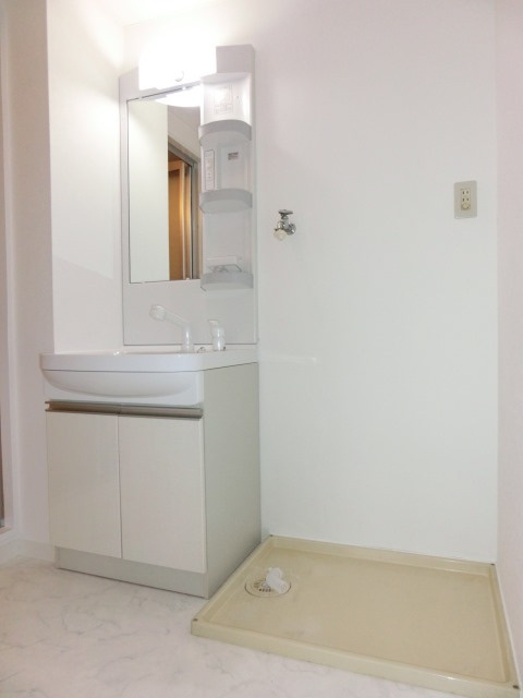 大阪市淀川区十三東１丁目の賃貸マンションの洗面所